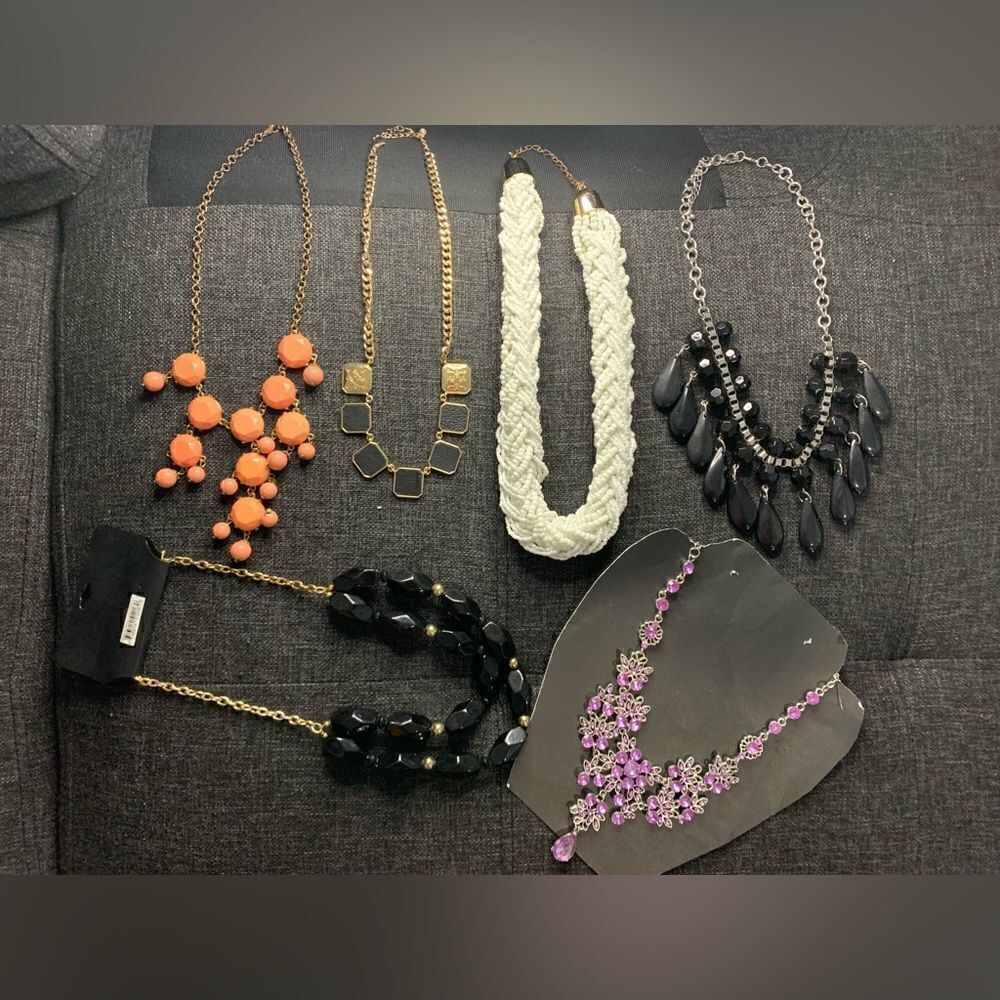 Beautiful Dangling Necklace Bundle